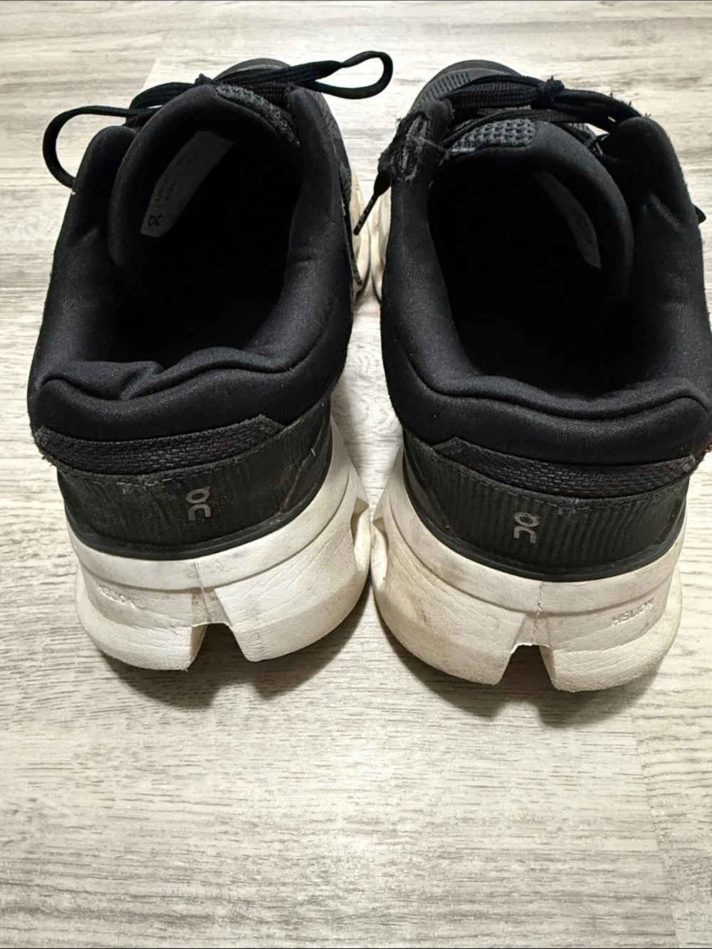 On Running Men's 9 wide Black Athletic Running Shoes
